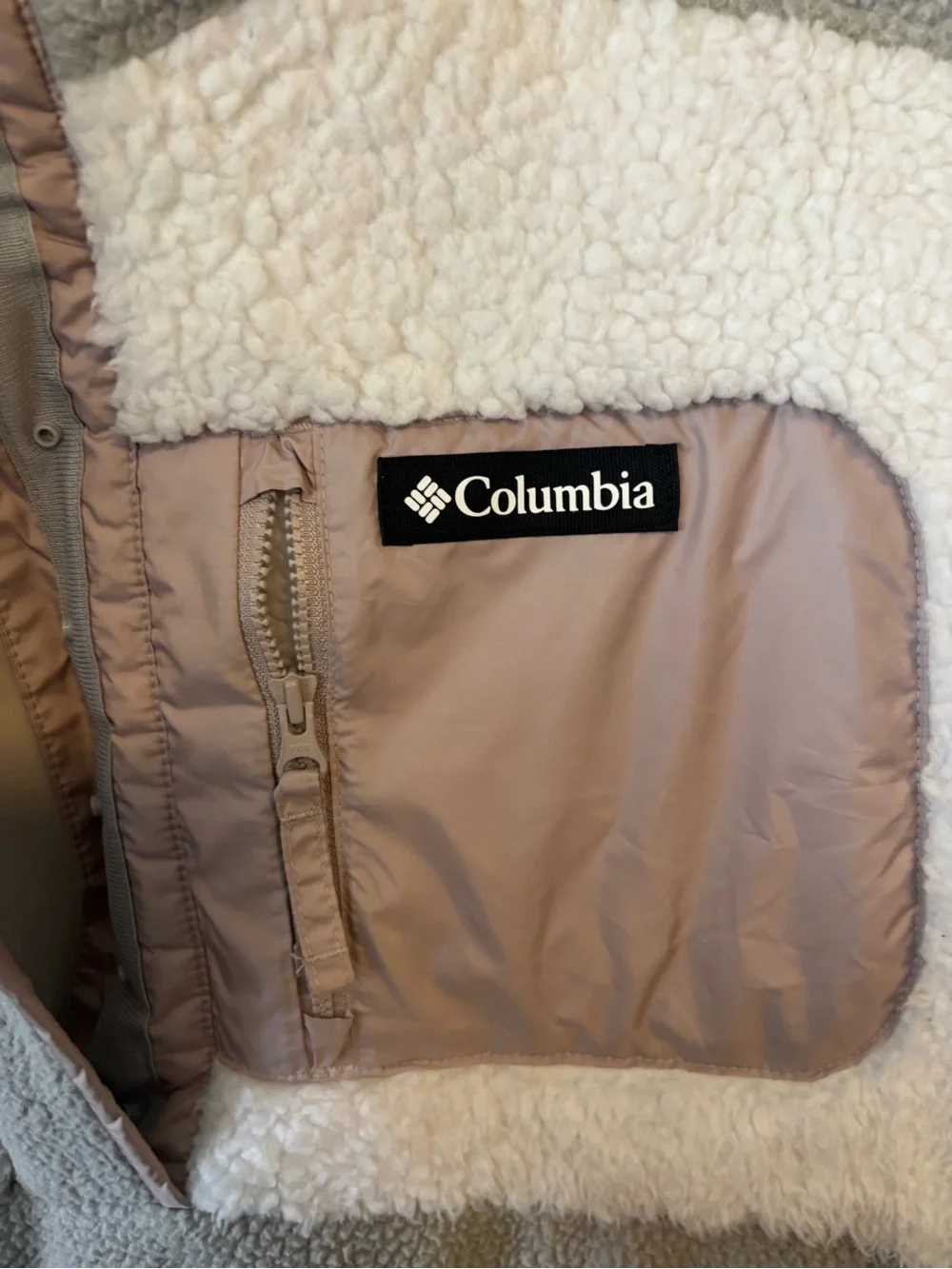 Columbia Sherpa Fleece Jacket in Gray & Cream